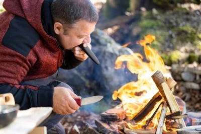 68c5a4210aed6aa72a7d9f6ef23bf7fc824fb376cf3eebe4f4227.jpg Victorinox Navaja suiza de bolsillo Venture, 5 funciones, Hecha en Suiza, navaja deportiva de hoja fija incl. hoja de 10,5 cm y agujero hexagonal, espiga completa, verde oliva