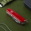 68c5b2d0565009ae962fda9e18a20738614380606f9451da05352.jpg Victorinox, Huntsman, Navaja Multiuso Suiza, Cuchillo bolsillo, Regalo, 15 Funciones, Hoja grande, Sacacorchos