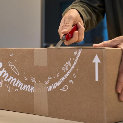 68c5b2d138a3492f31d18d97c053f969602ecb117ea987cddd027.jpg Victorinox, Huntsman, Navaja Multiuso Suiza, Cuchillo bolsillo, Regalo, 15 Funciones, Hoja grande, Sacacorchos