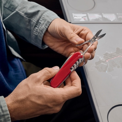 68c5b2d1811923661f427100180989775abaa1564f961658bc005.jpg Victorinox, Huntsman, Navaja Multiuso Suiza, Cuchillo bolsillo, Regalo, 15 Funciones, Hoja grande, Sacacorchos