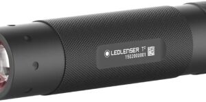 Ledlenser Linterna de bolsillo táctica LED Ledlenser T², 240 lúmenes, haz de luz de 180m, carcasa metálica robusta, funcionamiento con 3 pilas AAA, incluye pilas, cazar, pescar, exteriores