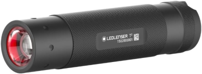 Ledlenser Linterna de bolsillo táctica LED Ledlenser T², 240 lúmenes, haz de luz de 180m, carcasa metálica robusta, funcionamiento con 3 pilas AAA, incluye pilas, cazar, pescar, exteriores