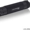 Ledlenser Linterna de bolsillo táctica LED Ledlenser T², 240 lúmenes, haz de luz de 180m, carcasa metálica robusta, funcionamiento con 3 pilas AAA, incluye pilas, cazar, pescar, exteriores