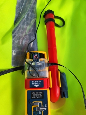 68c7ce686d5bc38b1a4695d96b378ae3a23780a5218ff883c8d23.jpg OSAT Ocean Signal RescueME PLB3 AIS Baliza de localización Personal