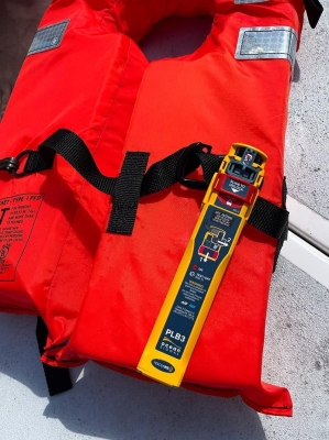 68c7ce68b2325441b00472992bda45893ac82999a5517f5388876.jpg OSAT Ocean Signal RescueME PLB3 AIS Baliza de localización Personal
