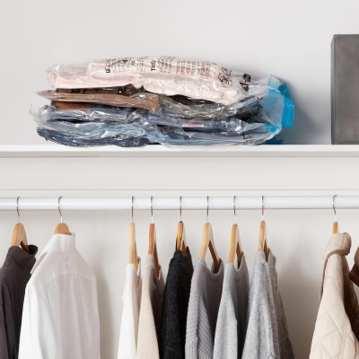 68db96490175605b7cabe1a8355ae26733a9d01bdfd67b3ddaaeb.jpg Amazon Basics Paquete de 5 bolsas de vacío para almacenamiento, incluyen boca para aspirador, con cremallera, tamaño mediano, Transparente