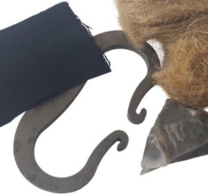 Spronketts Outdoors Kit tradicional de encendedor de fuego de acero al carbono con pedernal inglés y tela de carbón para camping, supervivencia