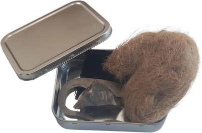 68e232254b314d18c4903d546655415b497b2d53bdd9ac656892a.jpg Spronketts Outdoors Kit tradicional de encendedor de fuego de acero al carbono con pedernal inglés y tela de carbón para camping, supervivencia