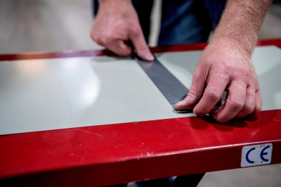 68e4231c01fc74c50a65bc2a199b7af055a5e3958f185e78921b8.jpg 3M Cinta americana multiuso DT8, Negro, 48 mm x 23 m, 0.2 mm, envueltos individualmente