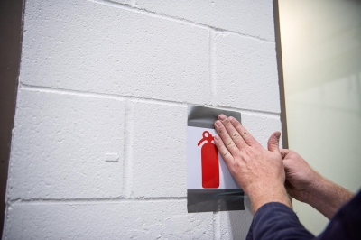 68e4231c75fafc78804c6cc399c0d4ea55e2dae76cf38e4720885.jpg 3M Cinta americana multiuso DT8, Negro, 48 mm x 23 m, 0.2 mm, envueltos individualmente