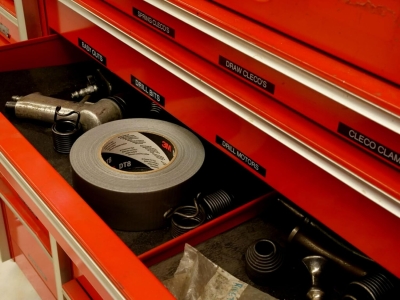 68e4231cd0bfe6ef0875454e49563953495907dff9dab51d1557e.jpg 3M Cinta americana multiuso DT8, Negro, 48 mm x 23 m, 0.2 mm, envueltos individualmente